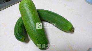鲜虾丝瓜蛋汤的做法步骤：1