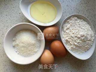 奶油裱花纸杯蛋糕的做法步骤：2