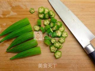 豆豉秋葵炒皮蛋的做法步骤：3