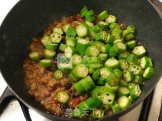 豆豉秋葵炒皮蛋的做法步骤：7