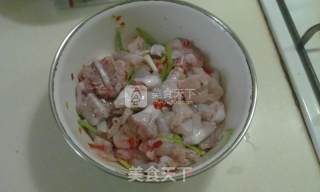 剁椒牛蛙蒸丝瓜的做法步骤：3