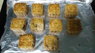 豆沙蛋黄月饼的做法步骤：14