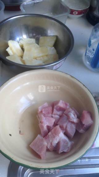 菠萝肉的做法步骤：1