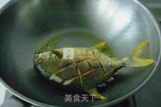 红烧鲳鱼的做法步骤：2