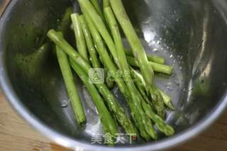 简单美味烤芦笋的做法步骤：1