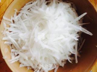 萝卜丝饼的做法步骤：1