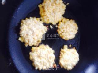 玉米饼的做法步骤：7