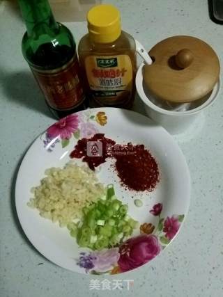 懒人蒜蘸饺子皮的做法步骤：1