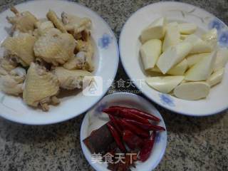 茭白烧鸡翅的做法步骤：1