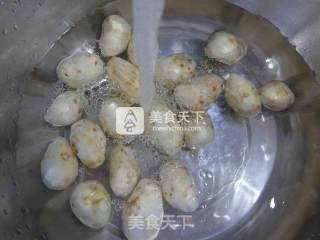 精火腿圆白菜芋艿子汤的做法步骤：2