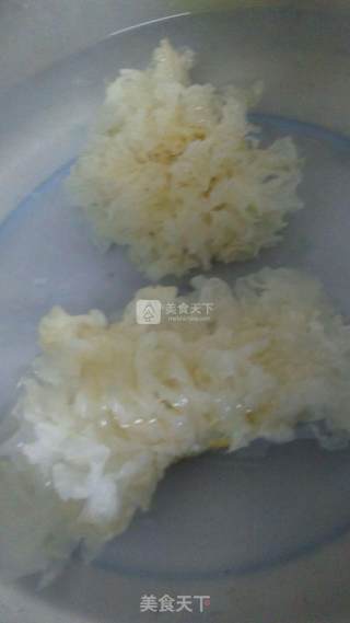 红薯银耳羹的做法步骤：3