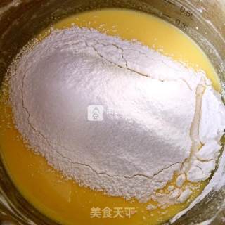 乳酪戚风纸杯小蛋糕（附加奶油霜裱花制作）的做法步骤：3