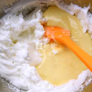 乳酪戚风纸杯小蛋糕（附加奶油霜裱花制作）的做法步骤：8