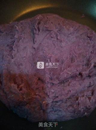 紫薯蔓越梅冰皮月饼的做法步骤：2