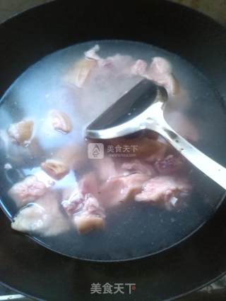 红烧猪脚的做法步骤：1