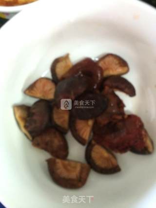 烧肉炆菇的做法步骤：1