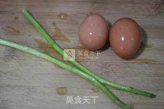 芦笋鸡蛋卷棒棒糖的做法步骤：1