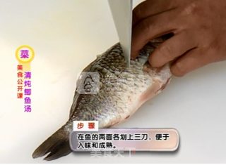 清炖鲫鱼汤的做法步骤：1