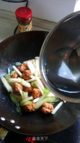西芹冬瓜烧肉丸的做法步骤：7