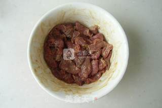 孜然牛肉小炒的做法步骤：1
