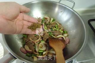 孜然牛肉小炒的做法步骤：9