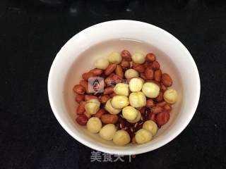 【秋天最适合吃的——桂花黑米~】的做法步骤：2