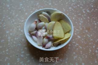 鲫鱼炖豆腐的做法步骤：2