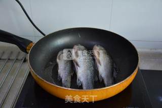 鲫鱼炖豆腐的做法步骤：5