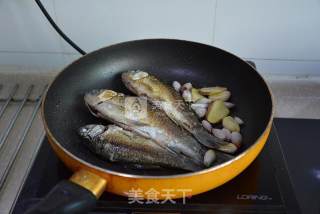 鲫鱼炖豆腐的做法步骤：7