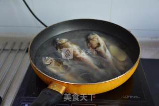 鲫鱼炖豆腐的做法步骤：8