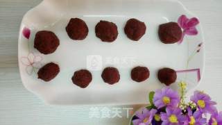 广式豆沙蛋黄月饼（50g模）的做法步骤：9