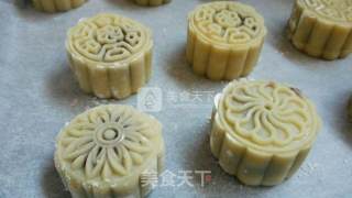 广式豆沙蛋黄月饼（50g模）的做法步骤：16