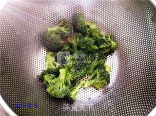 西兰花扣鹅掌的做法步骤：3