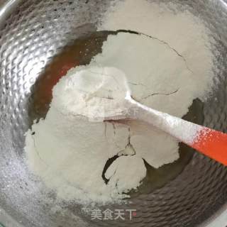 莲蓉蛋黄月饼的做法步骤：4