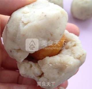 莲蓉蛋黄月饼的做法步骤：10