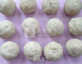 莲蓉蛋黄月饼的做法步骤：11