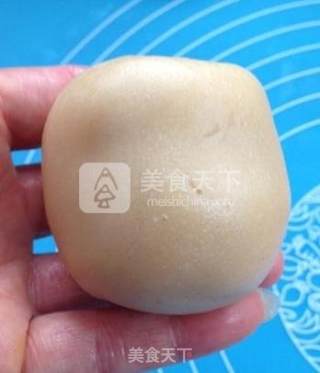 莲蓉蛋黄月饼的做法步骤：16