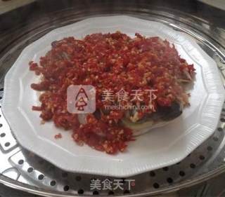 剁椒鱼头的做法步骤：8