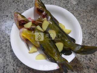 清蒸黄刺鱼的做法步骤：2
