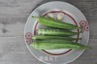 清炒秋葵的做法步骤：1