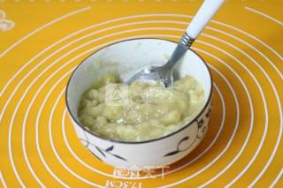 香蕉戚风蛋糕的做法步骤：1