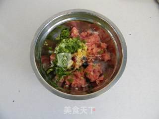 芹菜牛肉饼的做法步骤：2