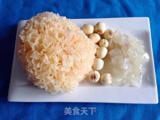 皂角米无花果银耳羹的做法步骤：2