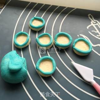 棉花糖版翻糖纸杯蛋糕的做法步骤：15