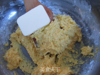 松仁玉米月饼的做法步骤：6