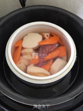 莲藕排骨汤的做法步骤：2