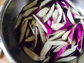 素炒茄子的做法步骤：1