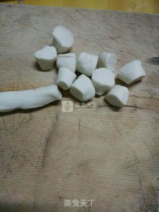 西红柿鸡蛋猫耳朵的做法步骤：2