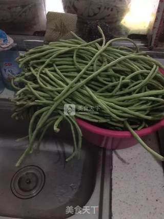 自制简易干豇豆的做法步骤：1
