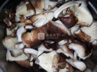 海鲜香锅的做法步骤：2